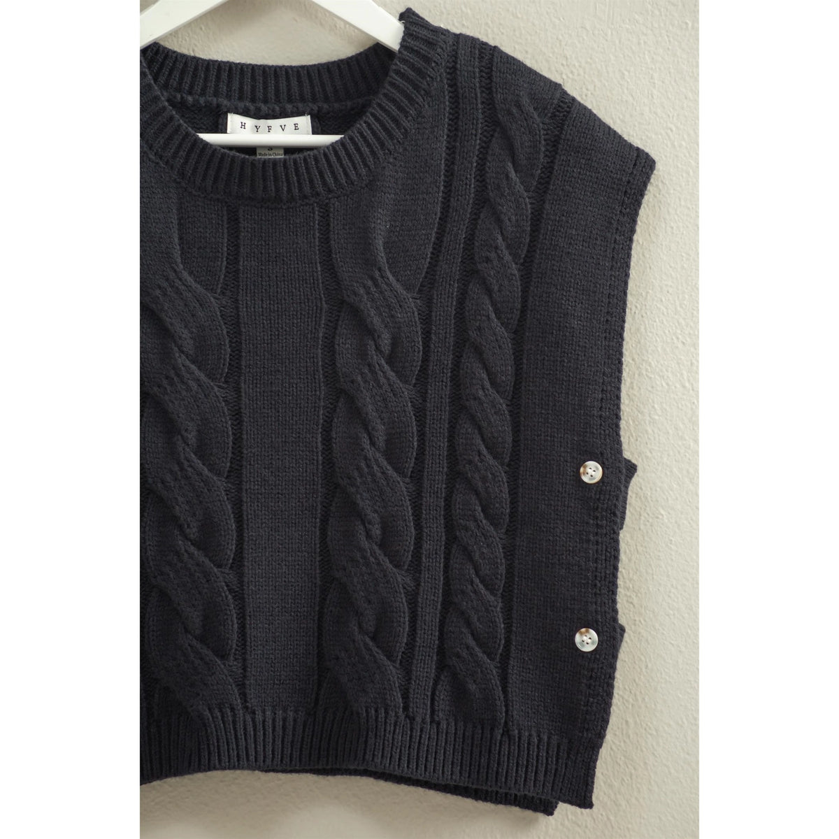 Cable Knit Sleeveless Sweater